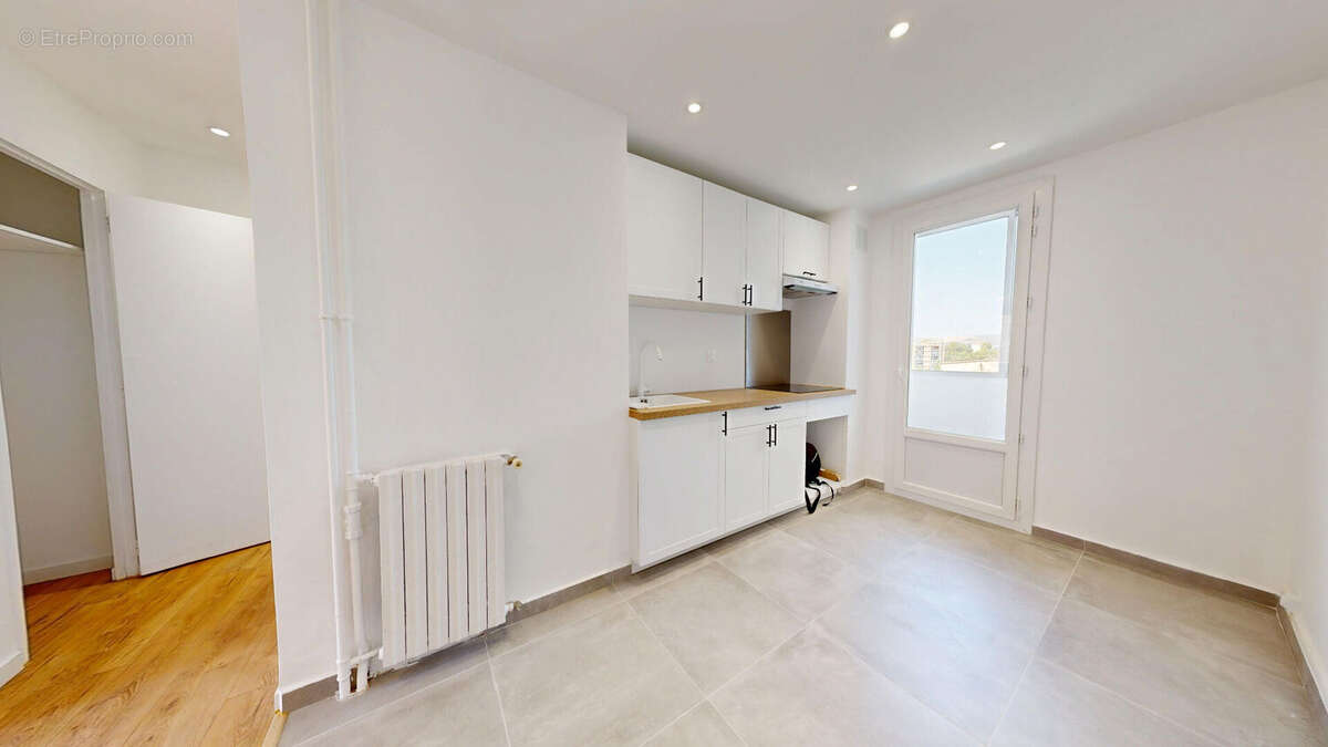 À VENDRE - Magnifique T3 entièrement rénové à Marseille 4ème - Chutes-Lavie - parking privé et cave - proche métro - photo 3