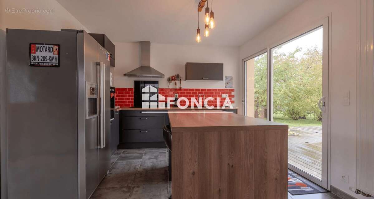 Maison à NUILLE-LE-JALAIS