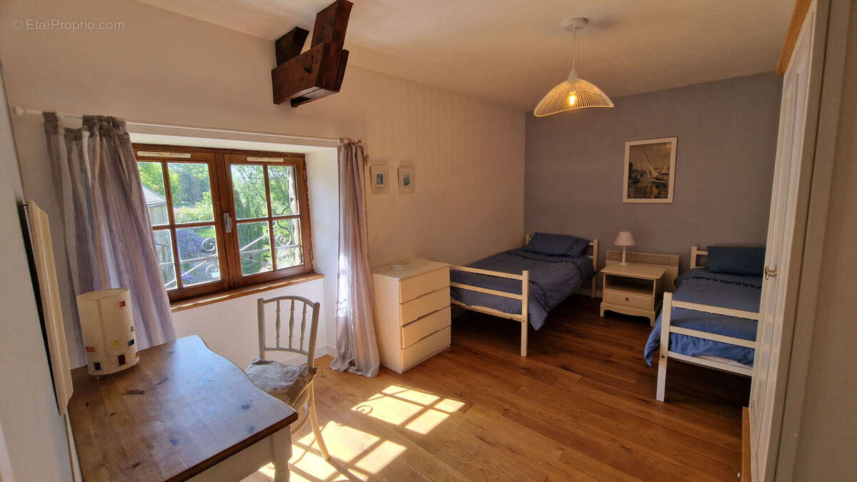 MORBIHAN Charmante maison de campagne de 4 chambres, 2 salles de bains, grand jardin, terrasse, parking - photo 13