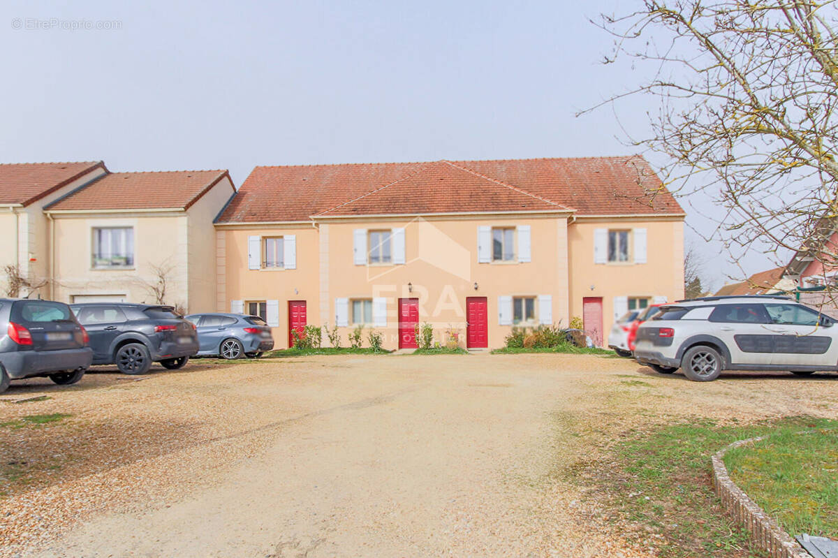 Appartement à SAULX-MARCHAIS