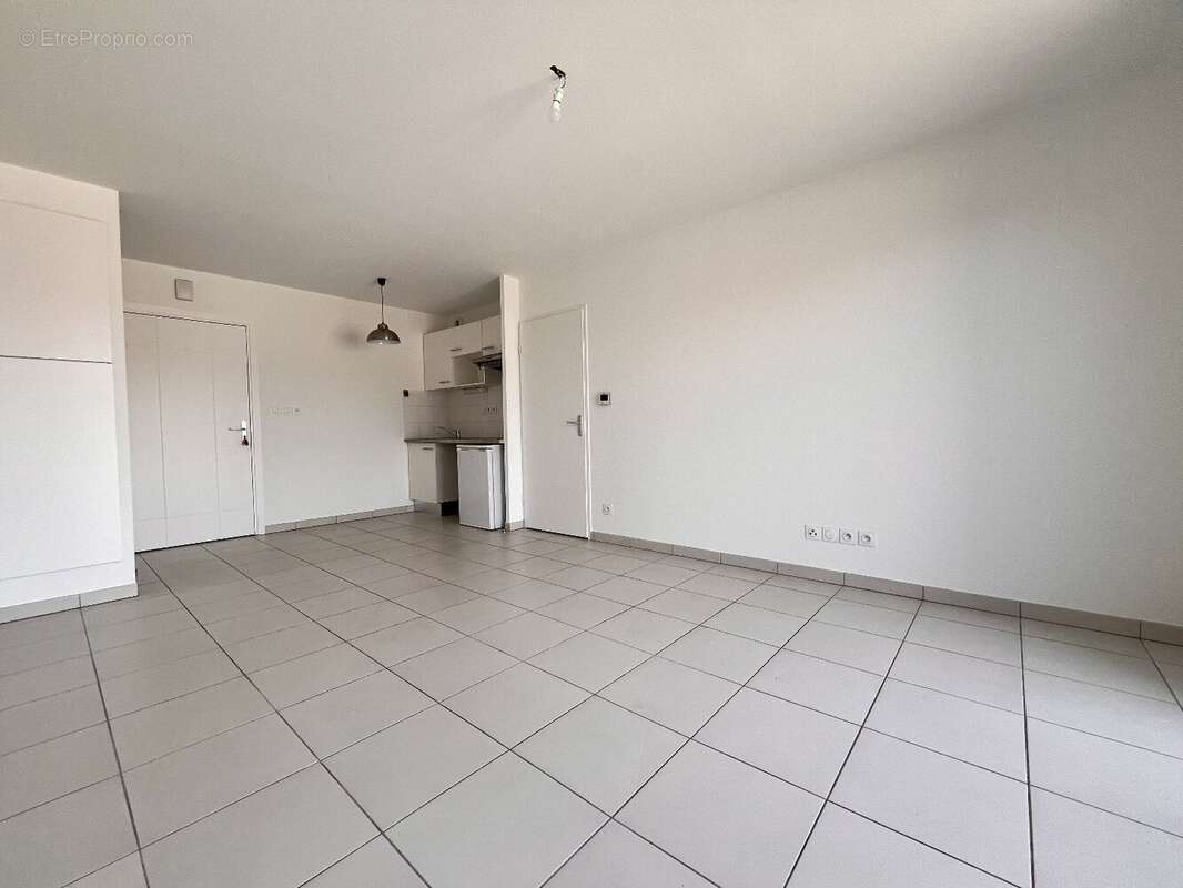 Saint-jean - spacieux t2 de 42m² avec balcon et 2 parkings sous-sol - photo 3