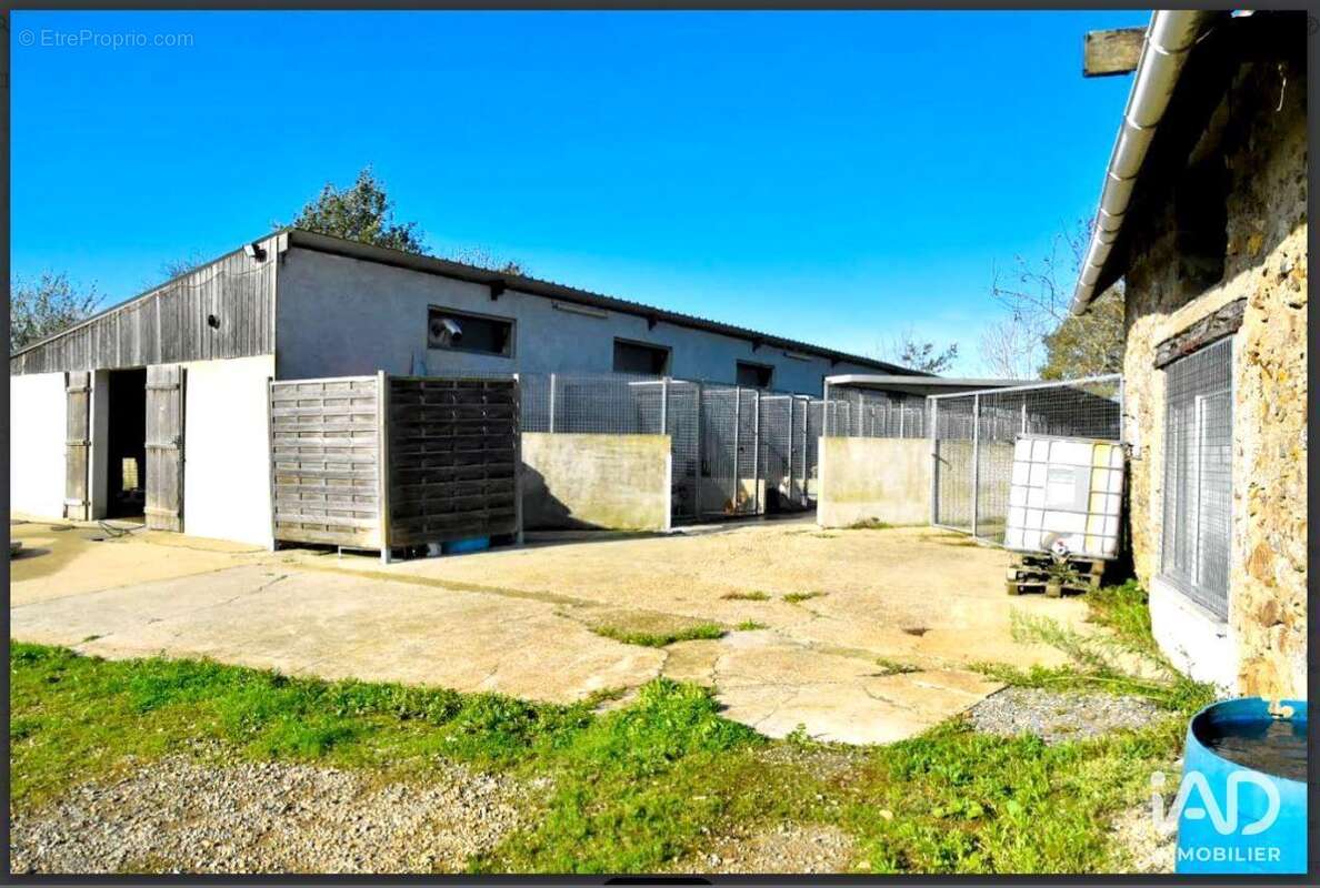 Photo 8 - Commerce à CHATEAU-GONTIER