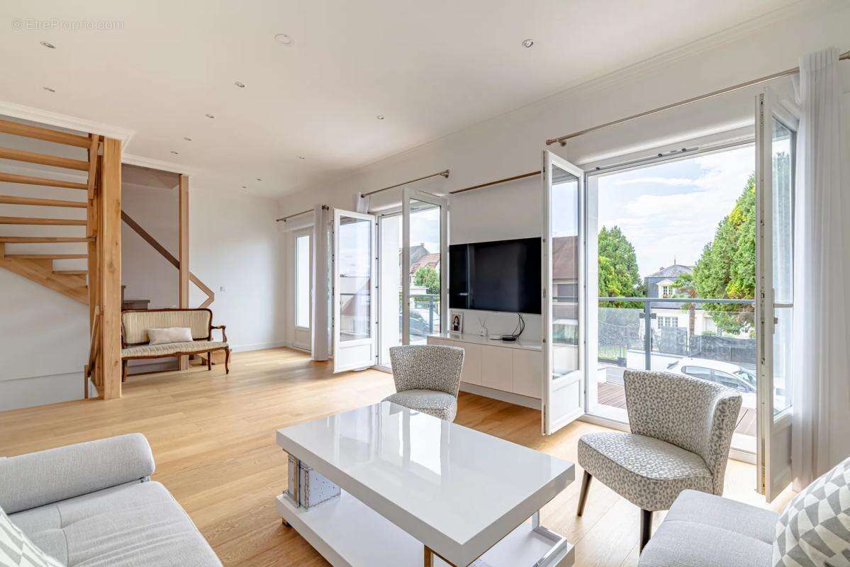 Maison à CHENNEVIERES-SUR-MARNE