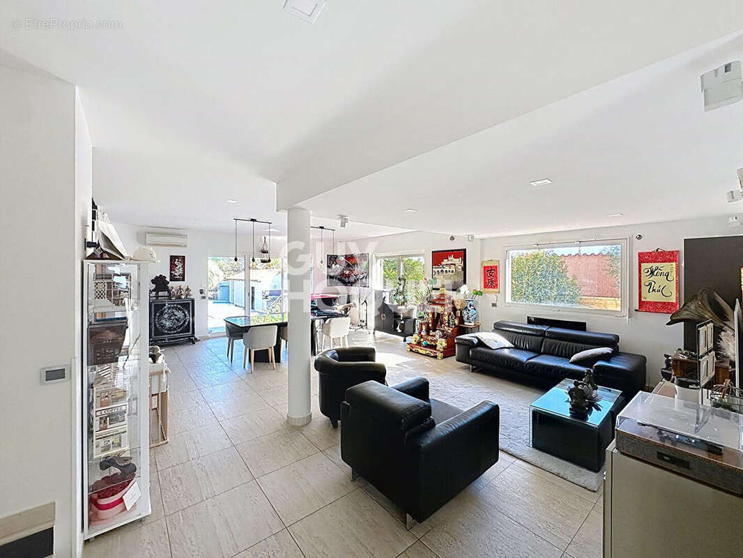 Maison à SAINT-LAURENT-DE-LA-SALANQUE