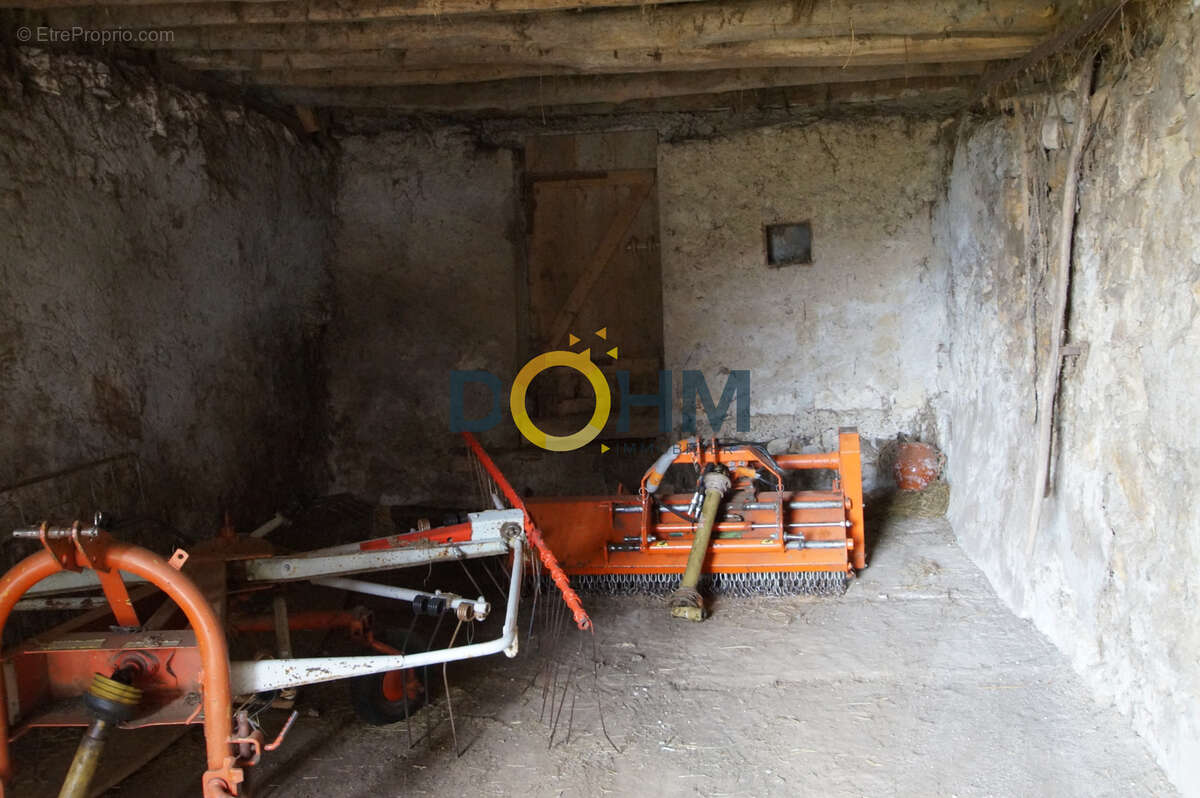 Ancien corps de ferme a vendre d'une surface au sol de 258 m2 - photo 3