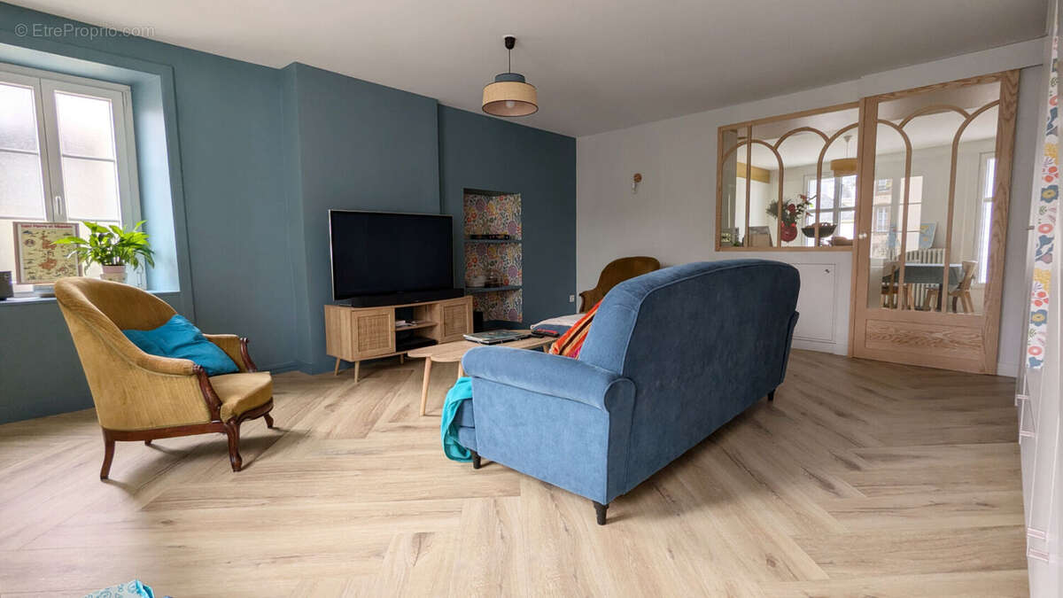 ACHAT-VENTE LAVAL Maison/Appartement  hyper centre - photo 4