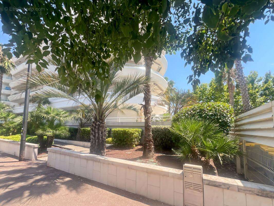 Fréjus Plage : T2 de standing en front de mer avec terrasse et garage - photo 10