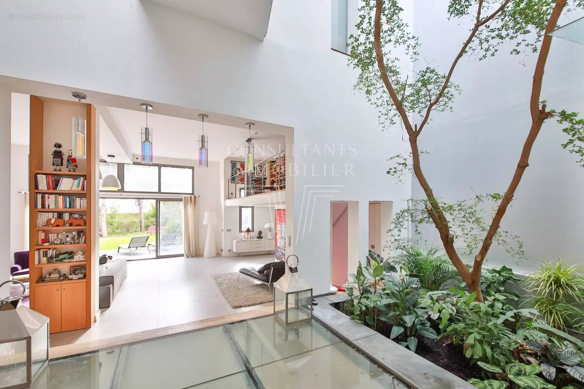 Maison à ISSY-LES-MOULINEAUX