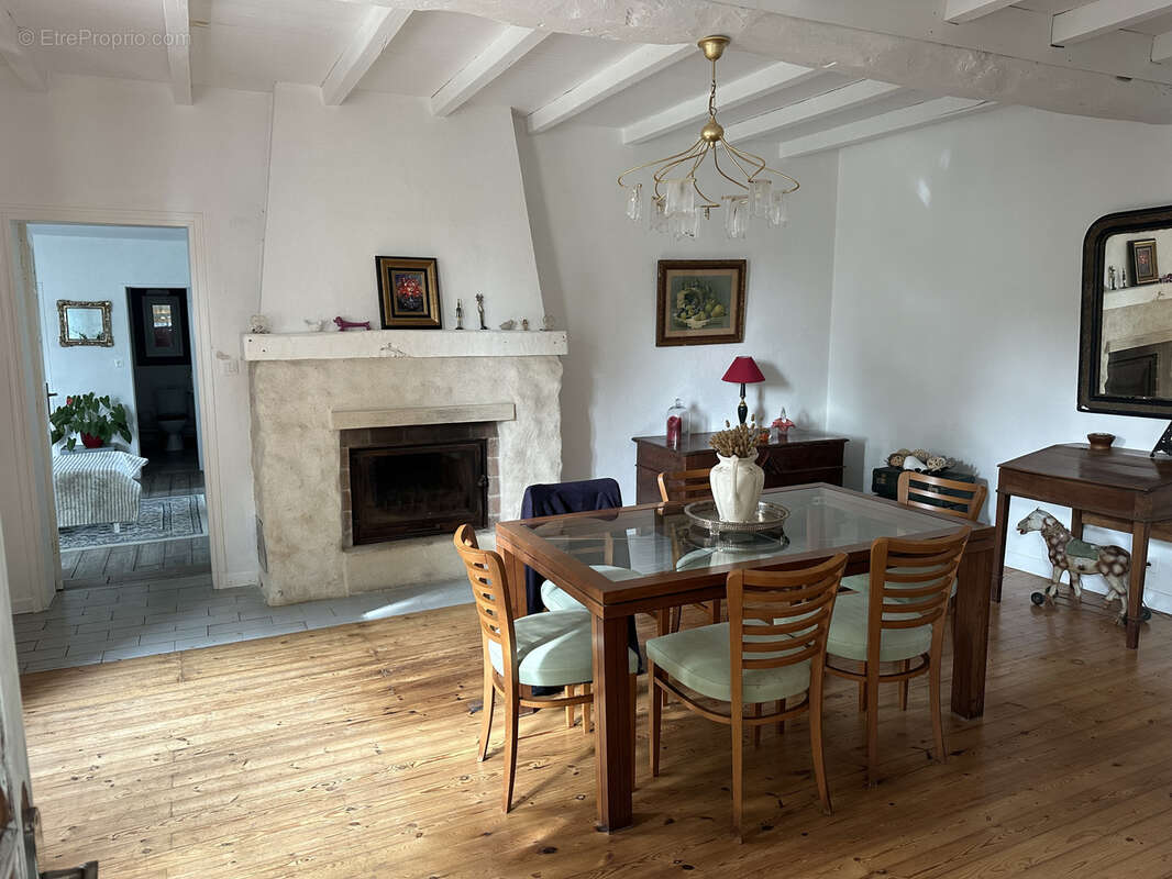 Maison de caractère au cœur de la campagne charentaise. - photo 7