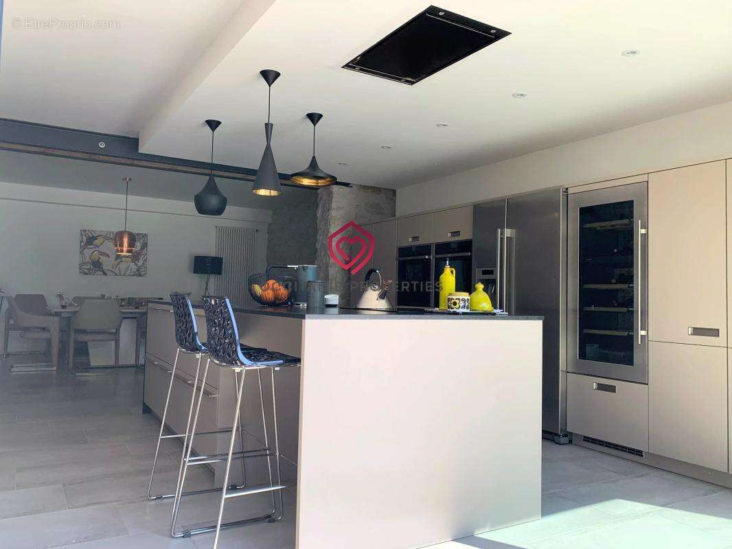 Villa d’architecte rénovée avec soin, piscine, dépendances et superbe parc arboré - photo 42
