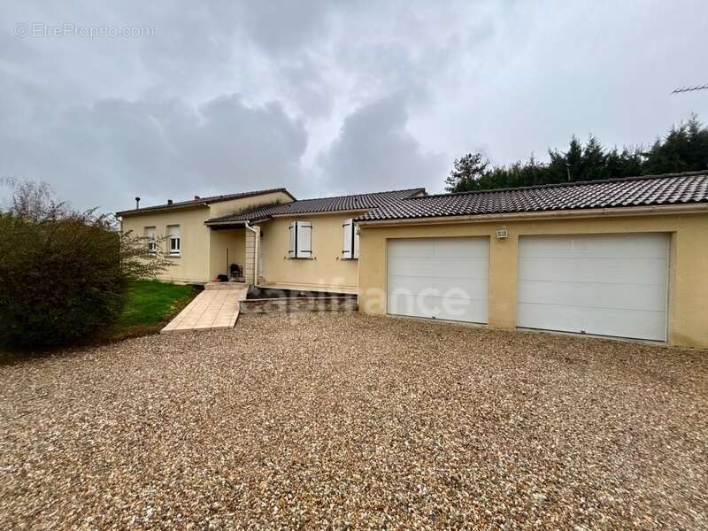 Belle maison de plain-pied avec piscine et terrain de 2000 m², au calme et sans vis-à-vis à Montauban (82) - photo 2