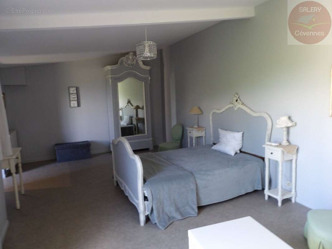 Maison à VEZENOBRES