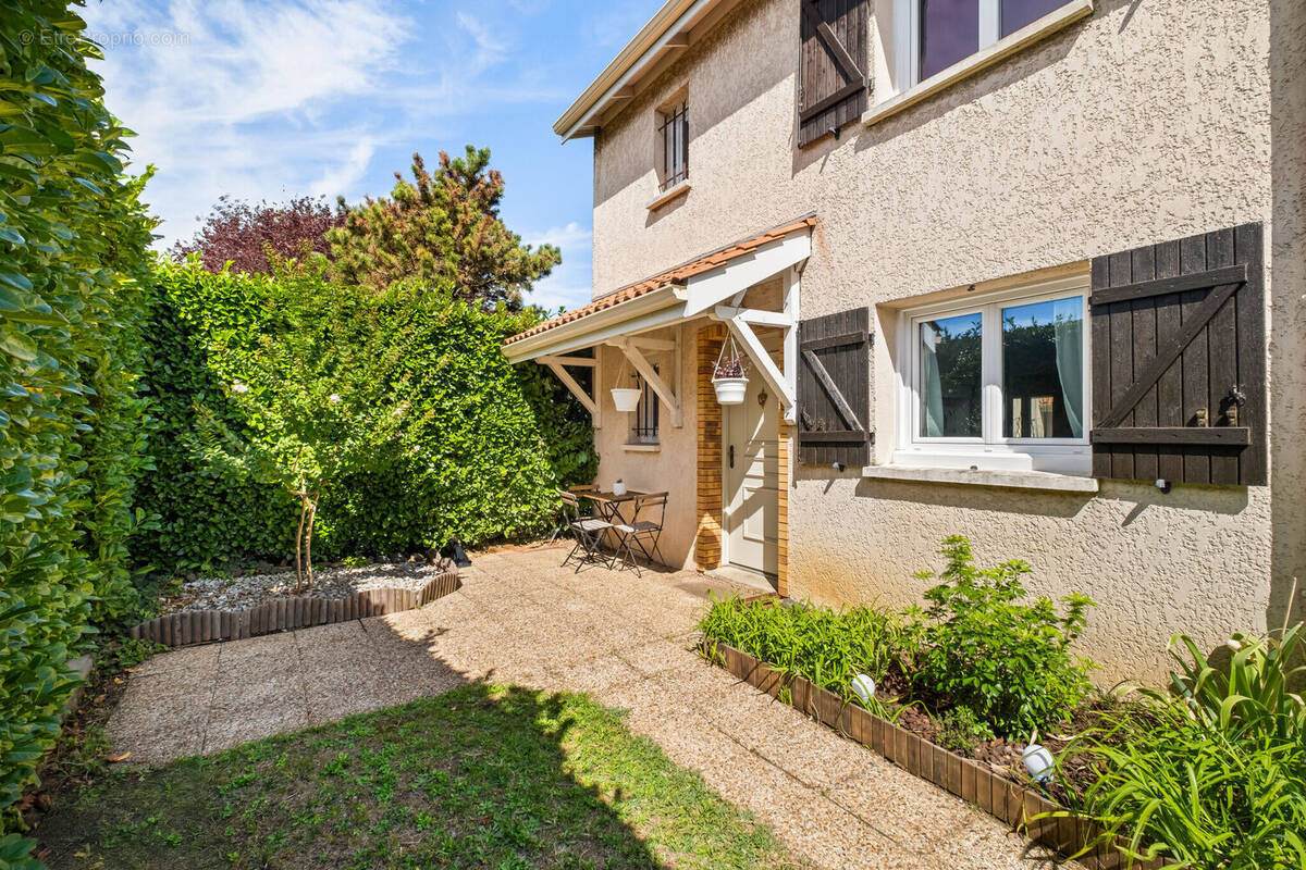 Photo 1 - Maison à CORBAS