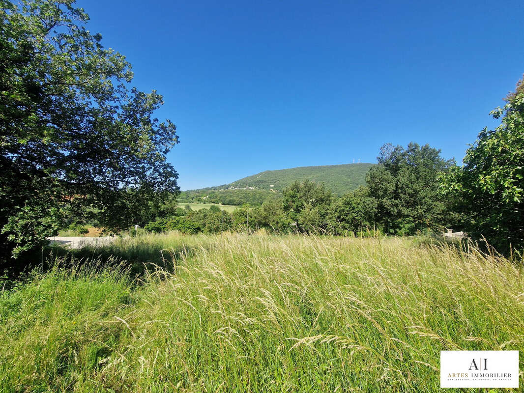 Terrain à SAINT-MARCEL-LES-SAUZET