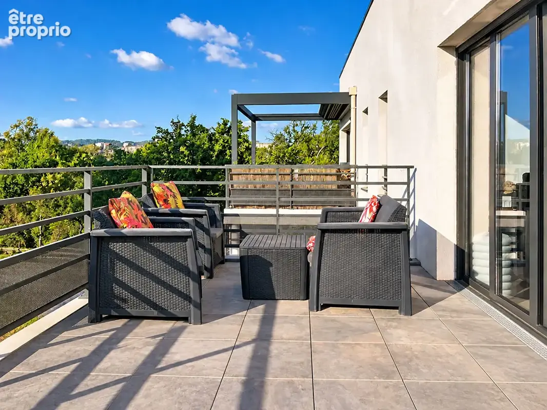 À vendre  superbe t3 de 60 m² avec terrasse de 16 m², box et climatisation - photo 5