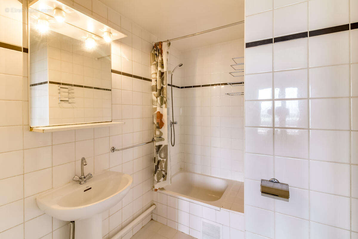 Appartement à COURBEVOIE