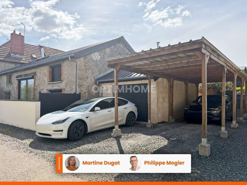 Maison à CREUZIER-LE-NEUF