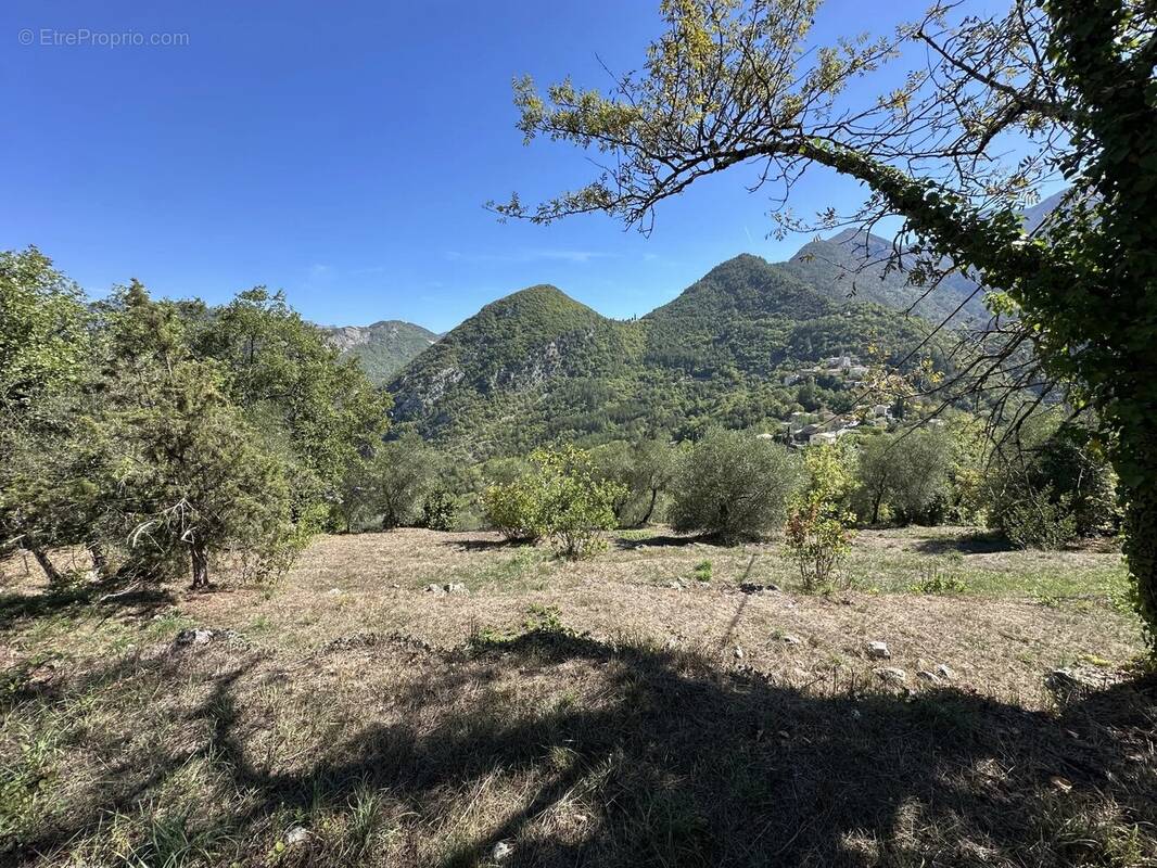 Terrain à MALAUSSENE