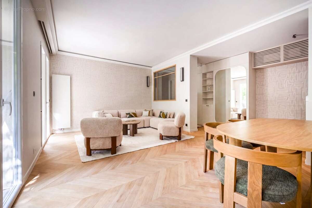 Appartement à PARIS-16E