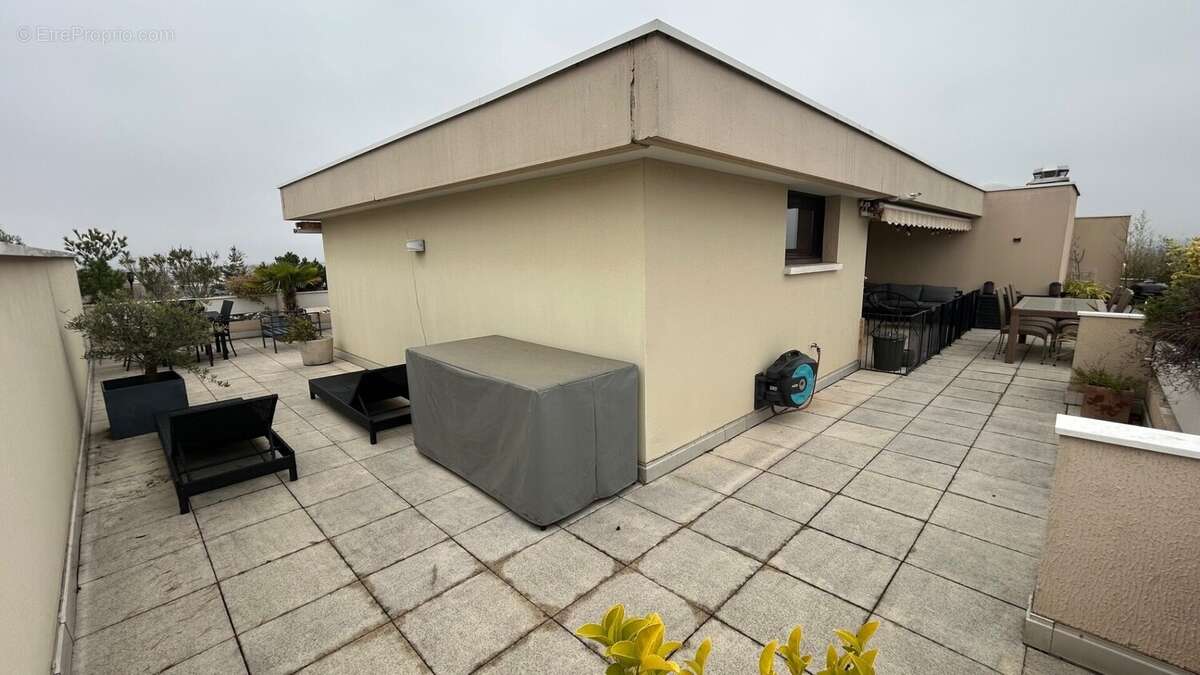 T4 Duplex Attique a Annemasse Terrasse - Appartement à ANNEMASSE