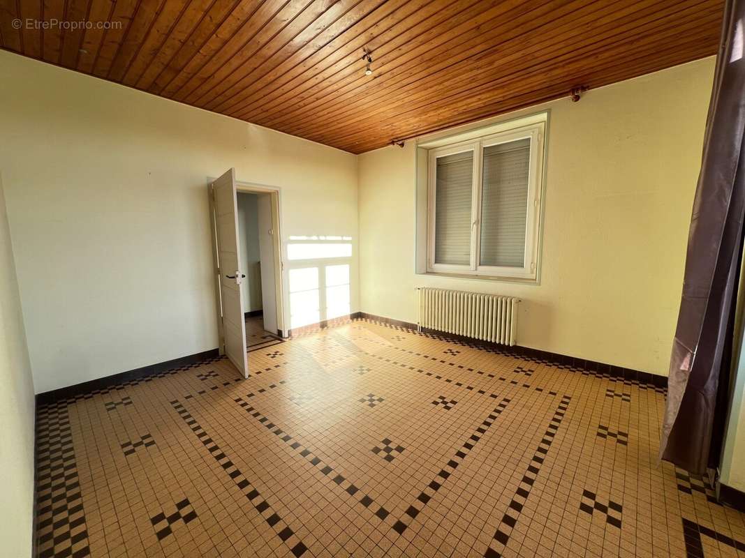 Maison à BEAULIEU-SOUS-LA-ROCHE