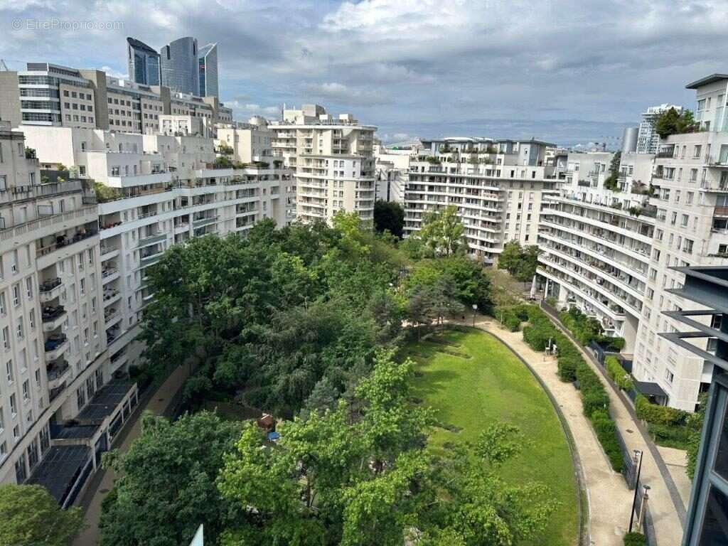Appartement à COURBEVOIE