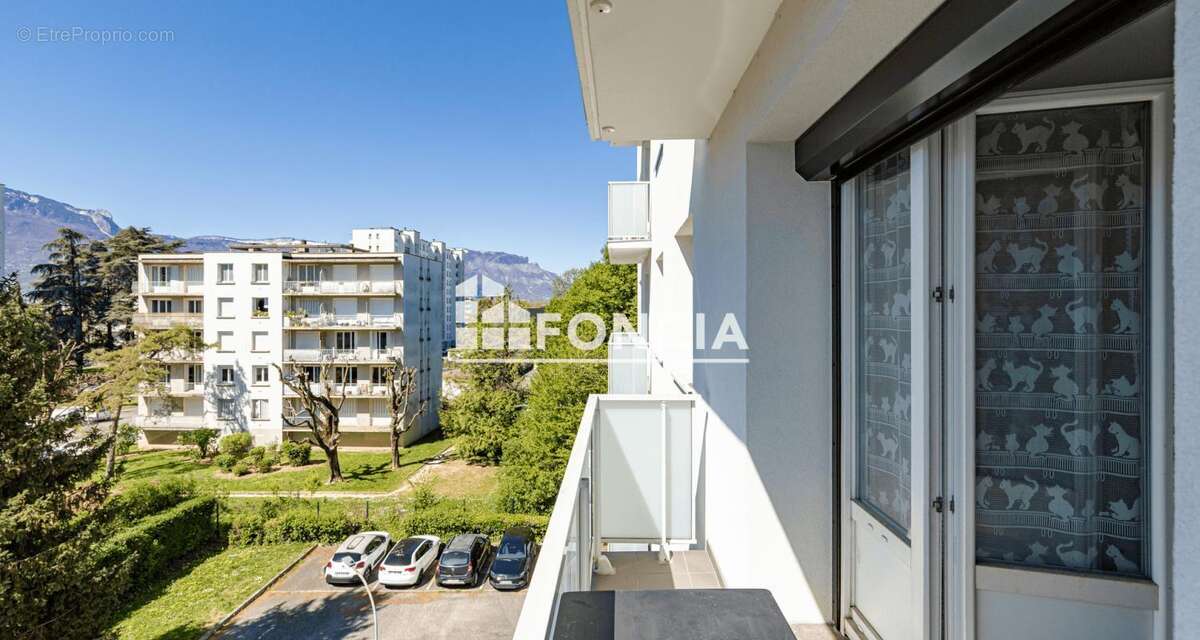 Appartement à SAINT-MARTIN-D'HERES