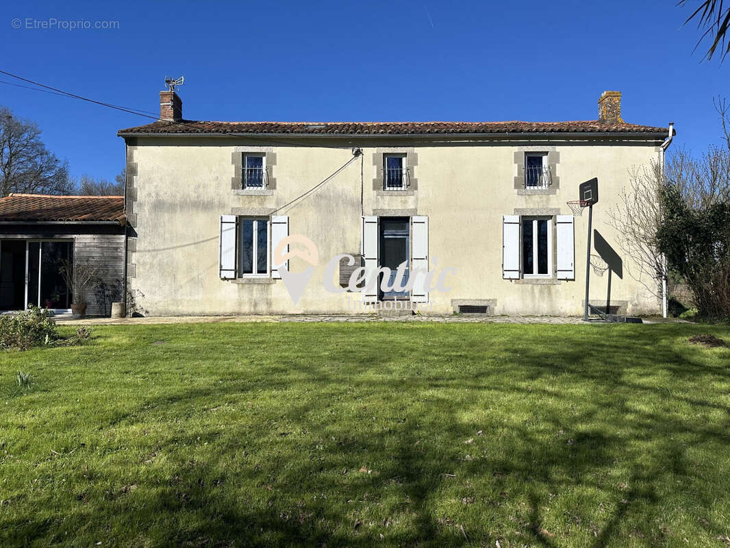 Maison à LA CHAPELLE-SAINT-LAURENT