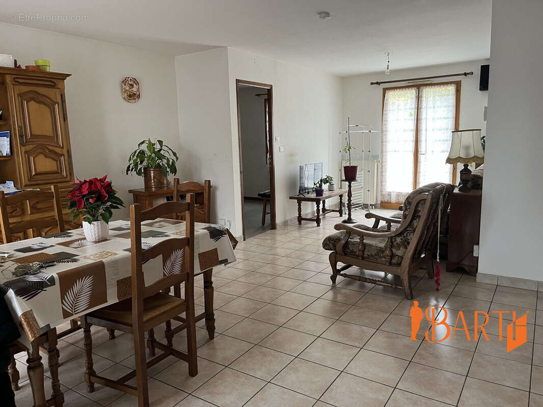 Maison à SAINT-GEORGES-SUR-MOULON