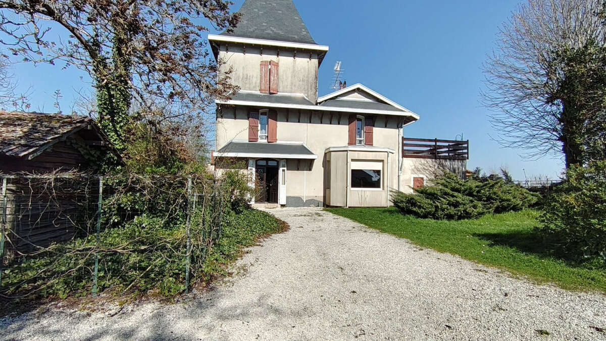 Maison à CERISIERES