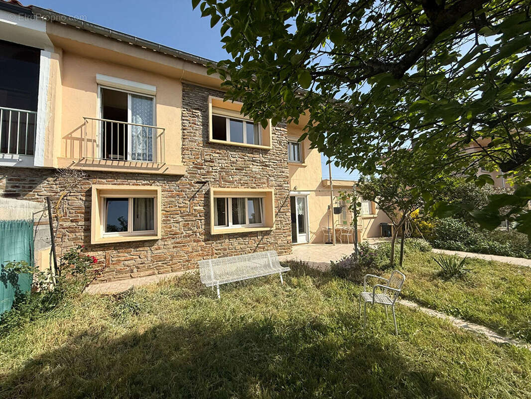 Maison familiale de 105 m² avec 4 chambres, garage motorisé et jardin à Grazailles - photo 2
