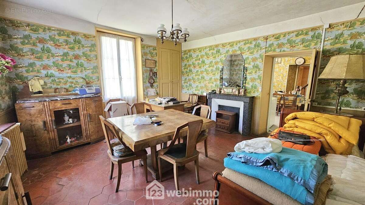 Une autre vue du séjour.