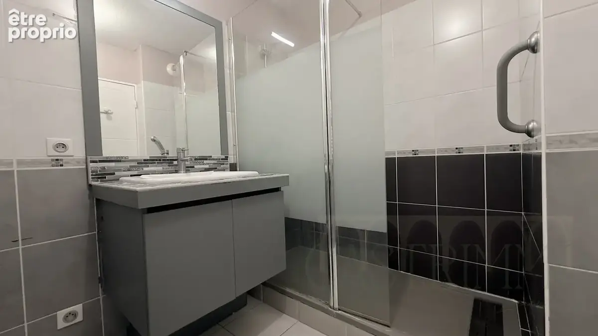 Le crès  t3 avec terrasse, piscine et parking - photo 8