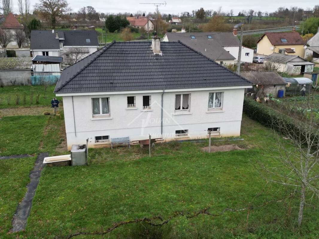 Maison à DOMPIERRE-SUR-BESBRE