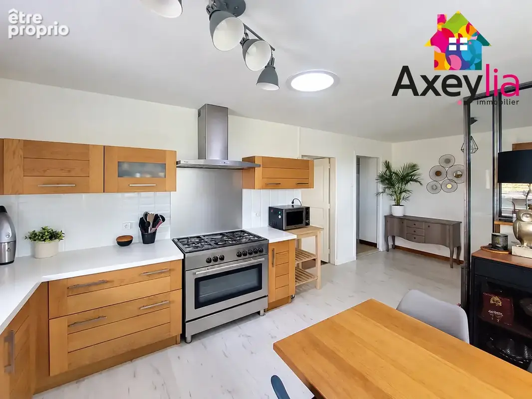 A vendre- secteur iguerande - maison familiale avec piscine - photo 4