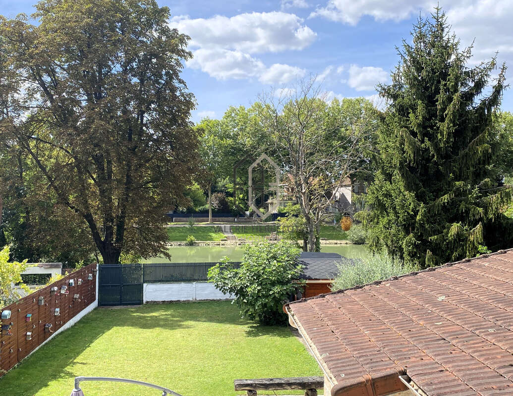 Maison à CHENNEVIERES-SUR-MARNE