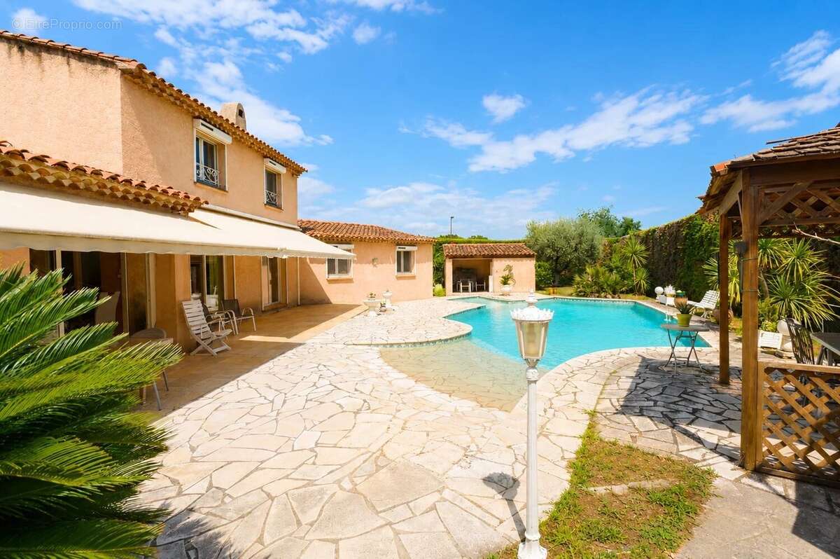 Maison à VALBONNE