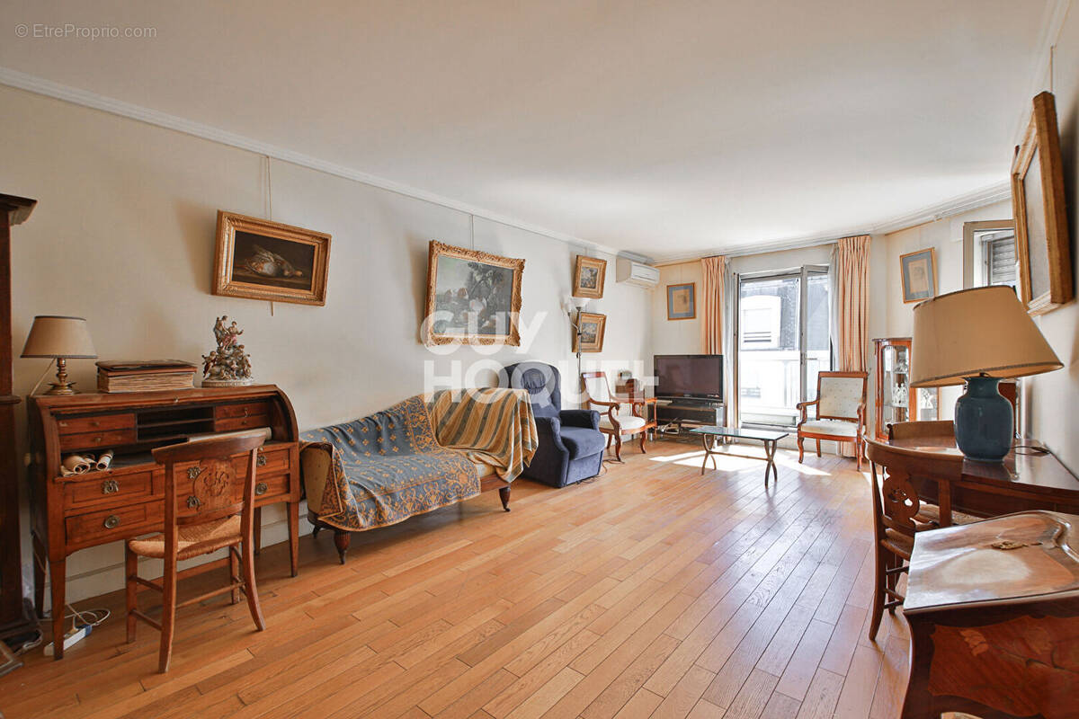 Appartement à PARIS-16E