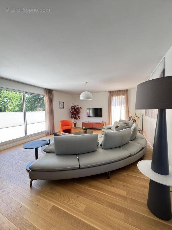 Appartement à COLLONGES-AU-MONT-D'OR