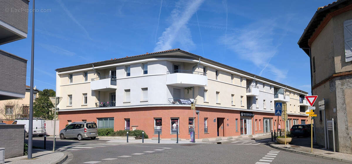 Appartement à BEAUZELLE