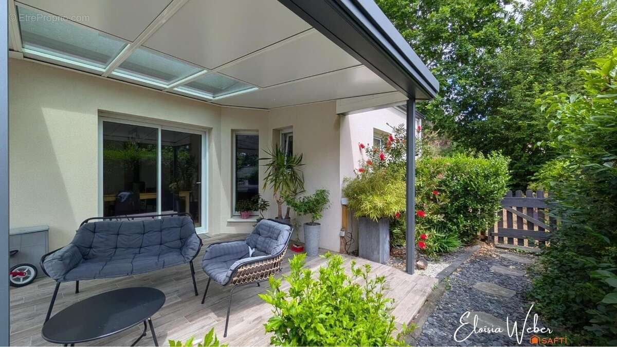 Maison 99 m² à La Chapelle-Saint-Laud  - photo 2