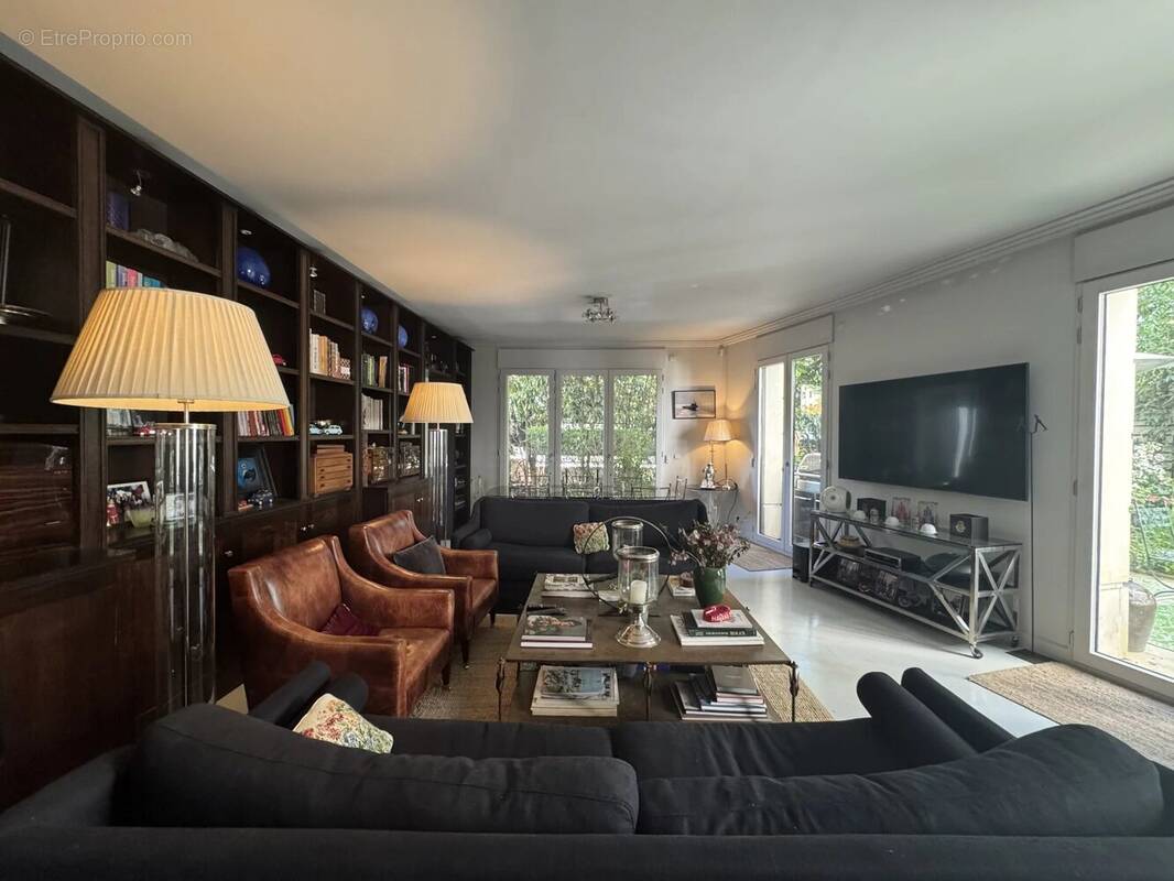 Appartement à NEUILLY-SUR-SEINE