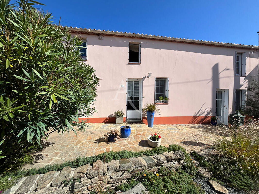 Maison à SAINT-ETIENNE-DE-MER-MORTE