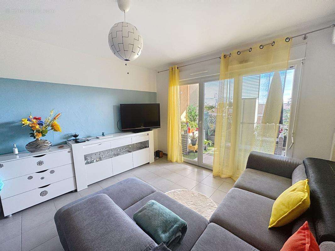 Appartement à ROQUEBRUNE-SUR-ARGENS