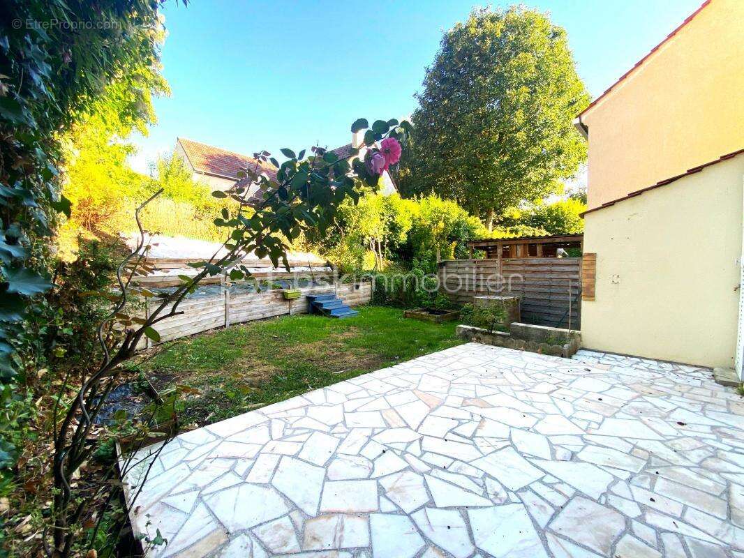 Maison à SAINT-GERMAIN-LES-ARPAJON