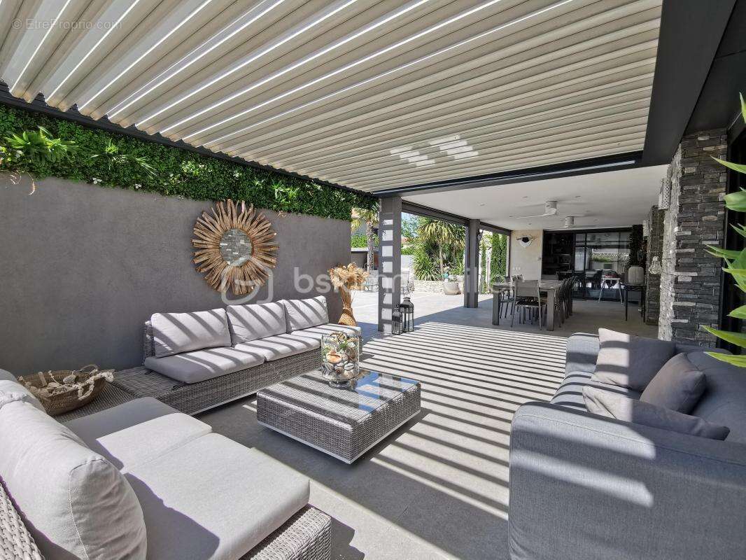 Maison à SAINT-LAURENT-D'AIGOUZE