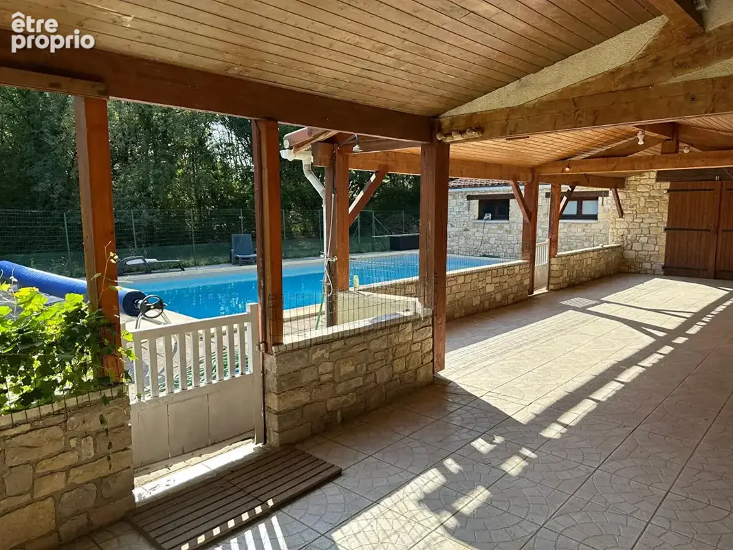 Maison à vendre à Villeneuve - 6 chambres, piscine, grand terrain - photo 4