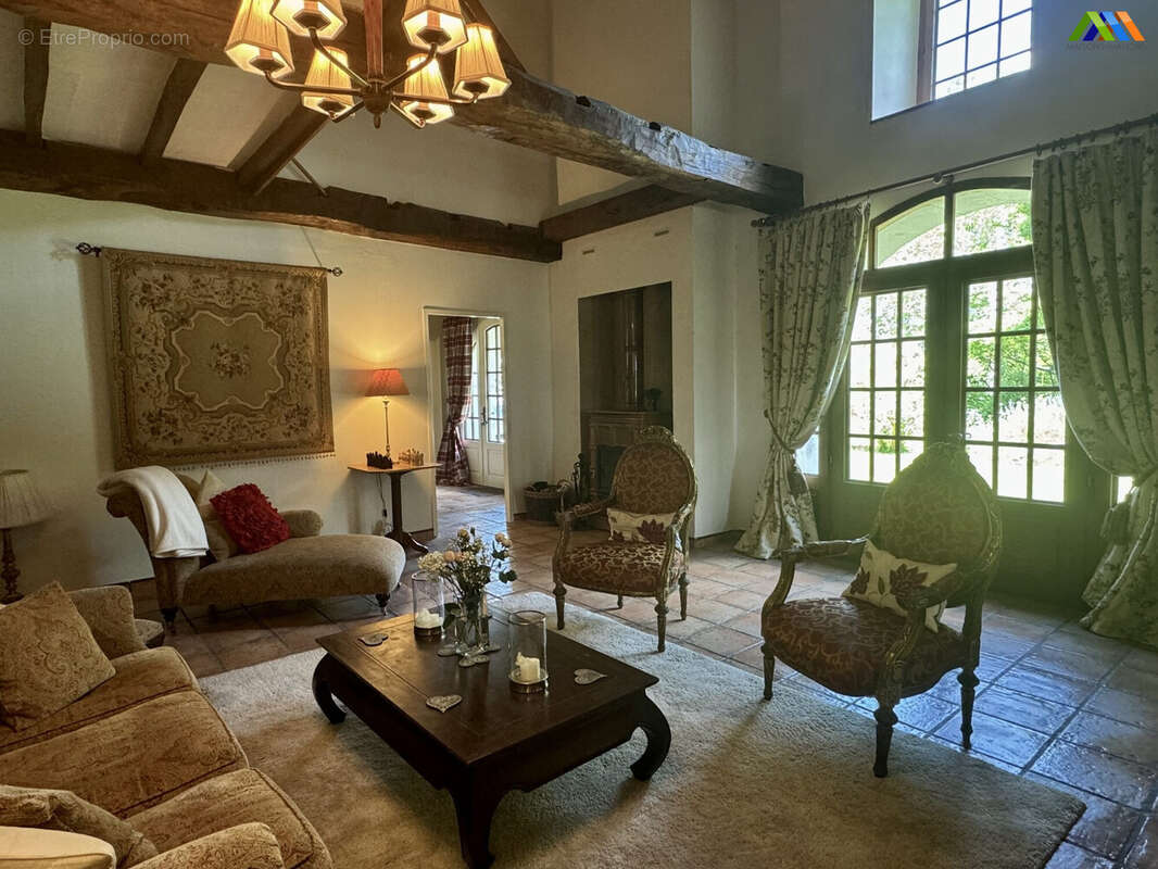 Maison 235 m² à Sauveterre-De-Bearn  - photo 5