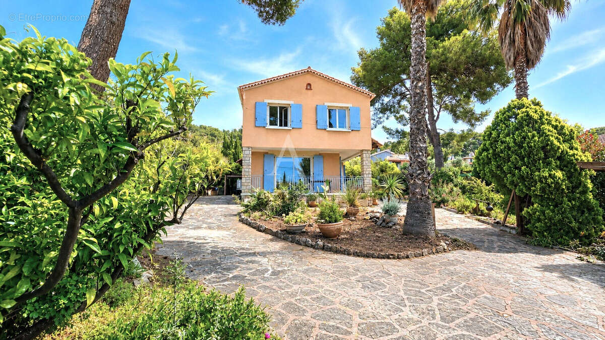 Maison à CARQUEIRANNE