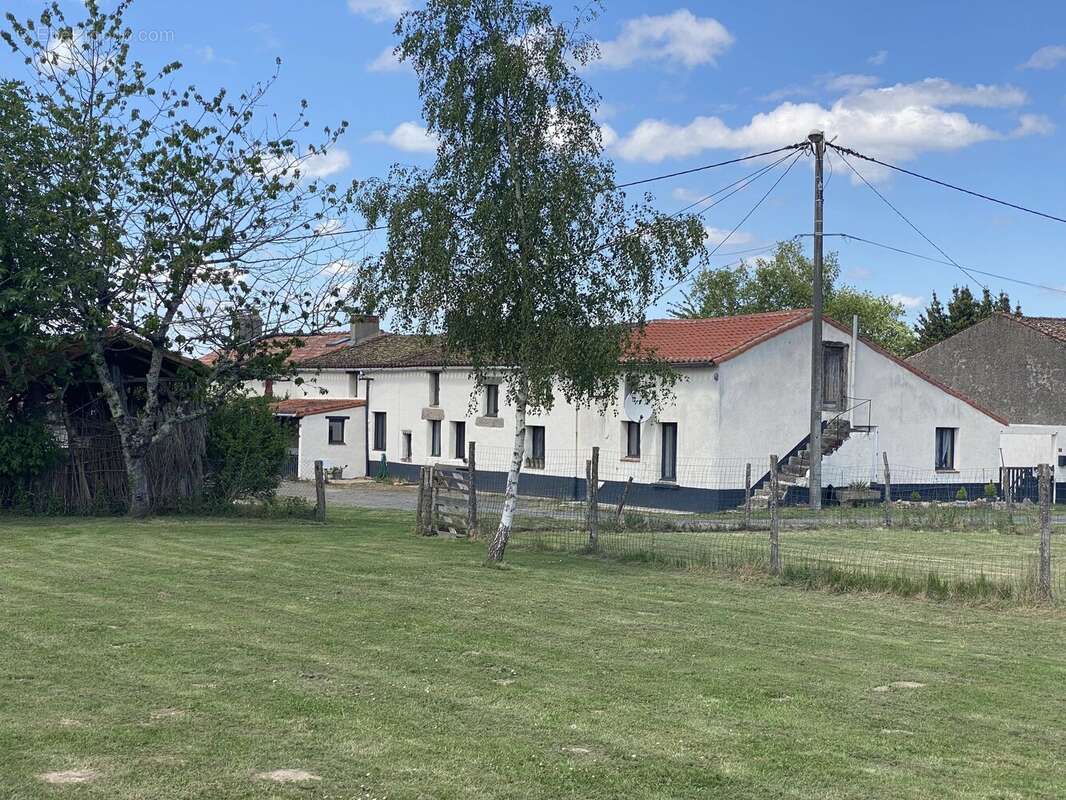 Maison à MILLAC